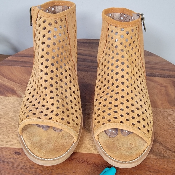 Musse & Cloud Tan Perforated Women's Ankle Boots Size 39 - Picture 9 of 17